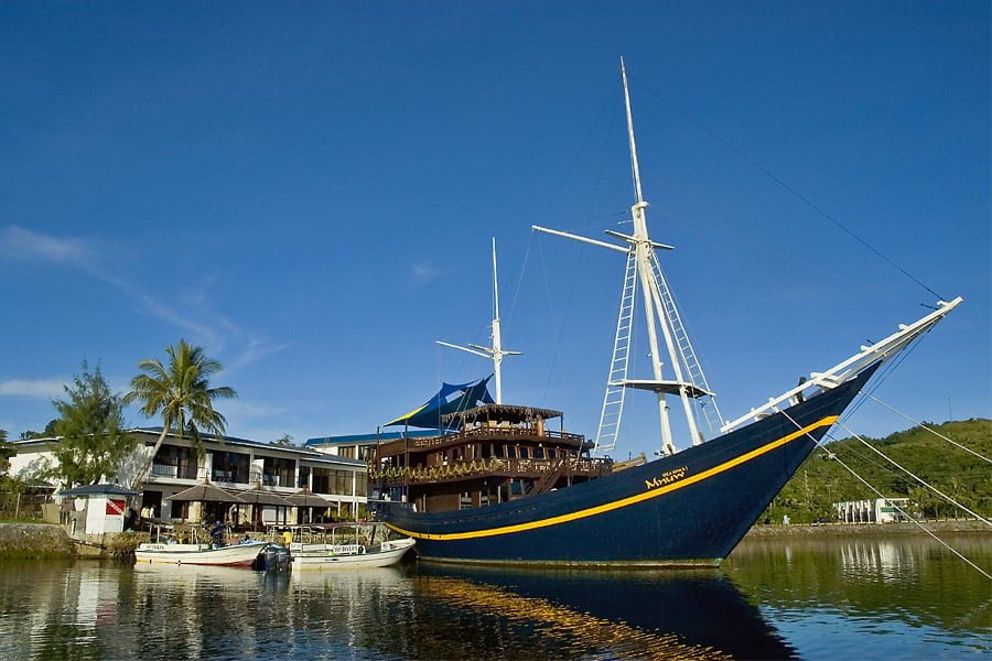 Mnuw (Restaurantschiff)